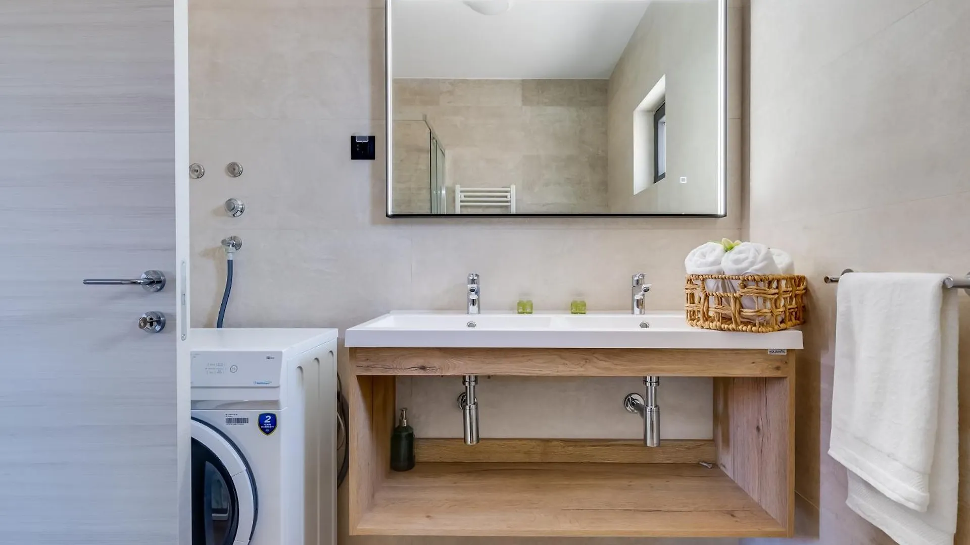 Terra Maiorum-Apartments With Heated Pool And Water Massage Povljana Croatia