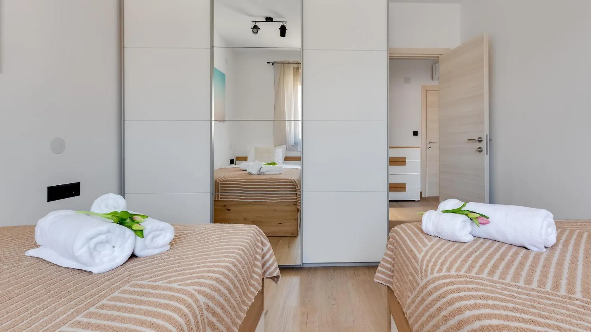 Terra Maiorum-Apartments With Heated Pool And Water Massage Povljana Apartment