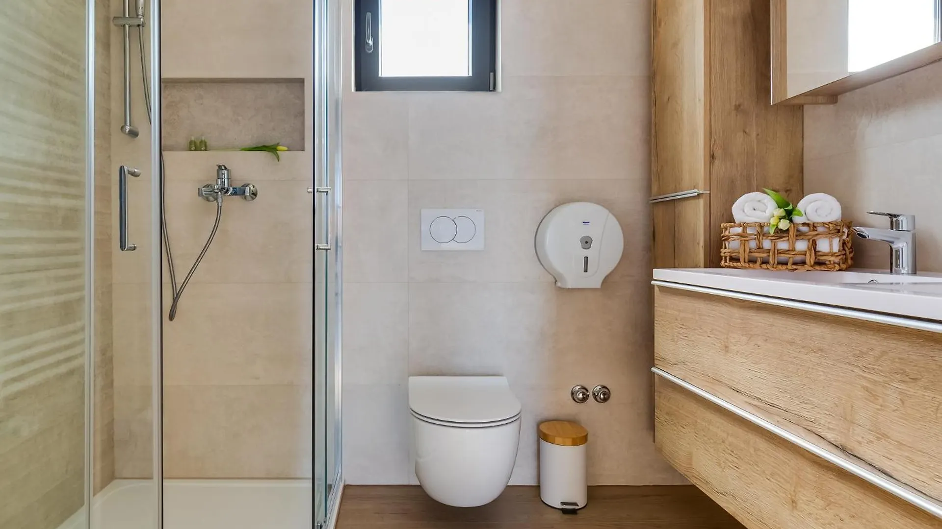 Apartment Terra Maiorum-Apartments With Heated Pool And Water Massage Povljana Croatia