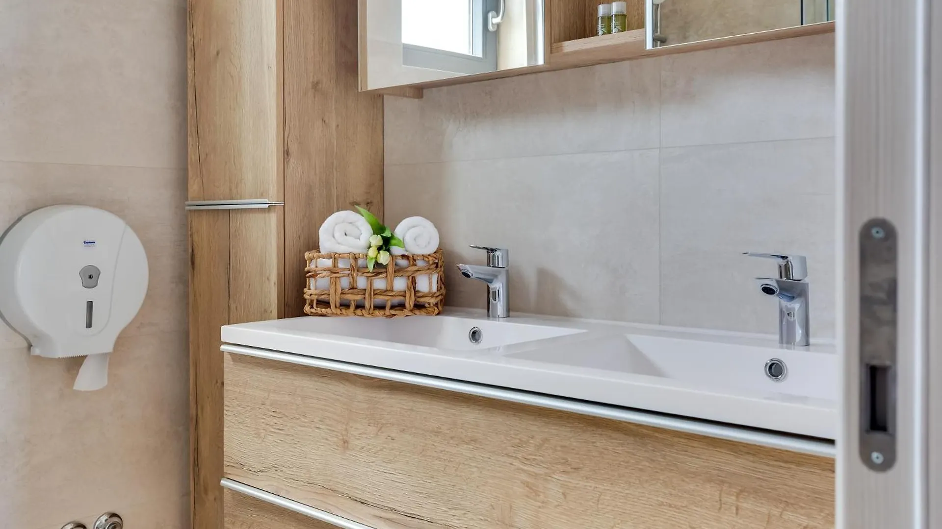 Terra Maiorum-Apartments With Heated Pool And Water Massage Povljana Apartment