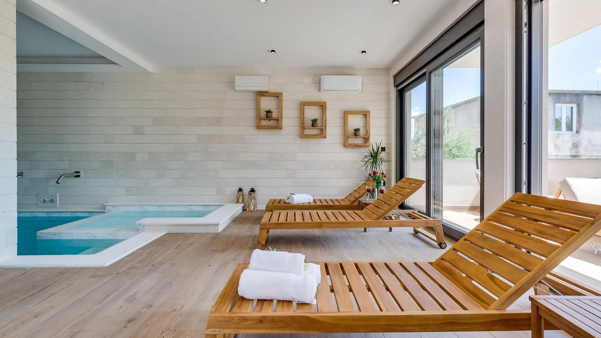 Terra Maiorum-Apartments With Heated Pool And Water Massage Povljana