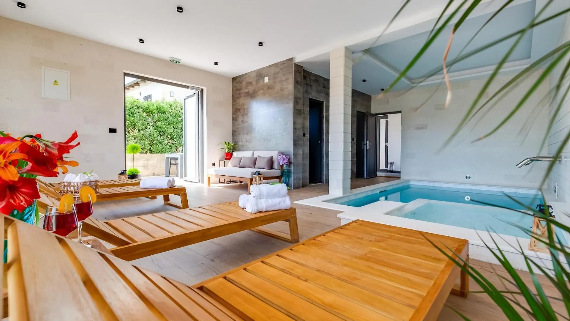 Terra Maiorum-Apartments With Heated Pool And Water Massage Povljana Apartment