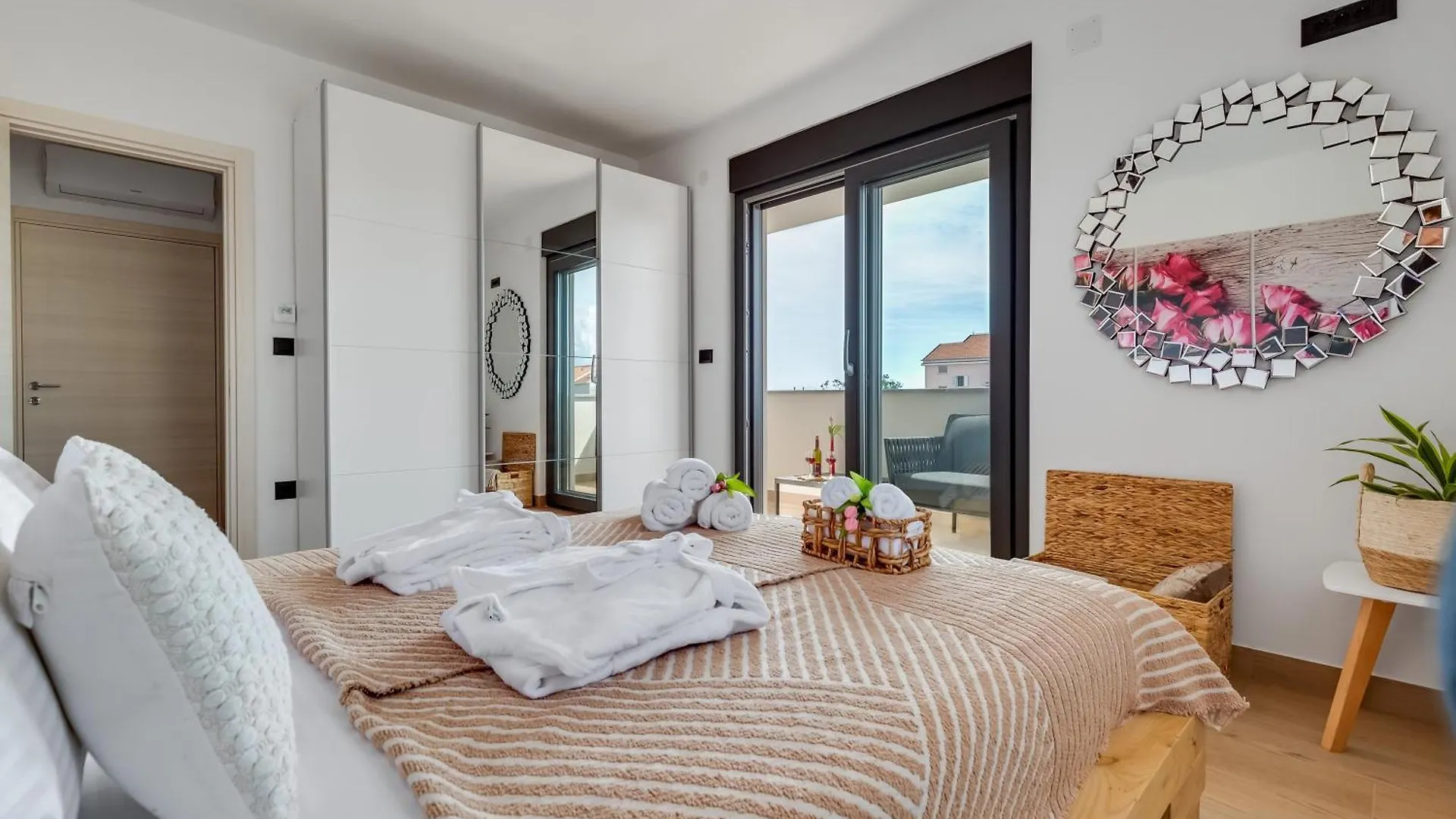 Terra Maiorum-Apartments With Heated Pool And Water Massage Povljana Croatia